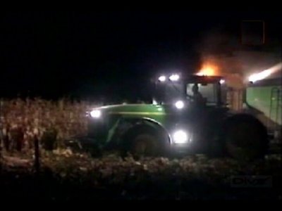 TRACTOR NOCHE · CAMPESINOS