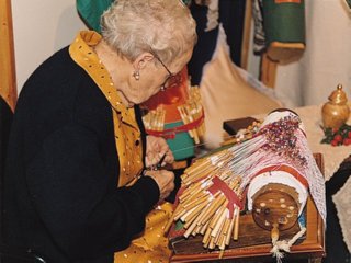 TRABAJADOR ENCAJERA