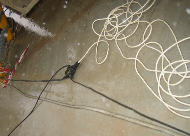 CABLES (1) RIESGO ELECTRICO