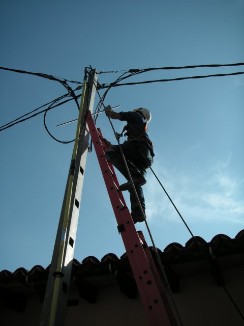 X PRACTICAS POSTE (11) RIESGO ELECTRICO
