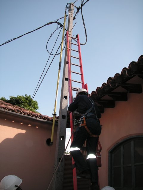 X PRACTICAS POSTE (13) RIESGO ELECTRICO