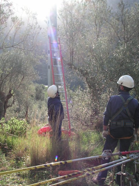 X PUESTA TIERRA (1) RIESGO ELECTRICO