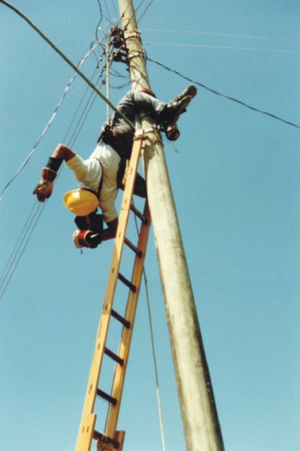 x ELECTROCUTADO 1 RIESGO ELECTRICO
