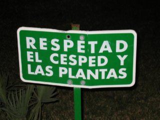 RESPETAR CESPED  TRABAJO Y CIRCULACION