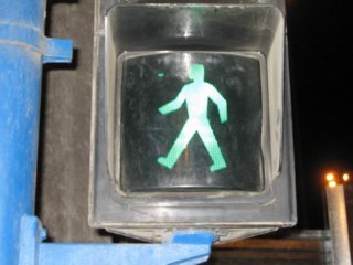 SEMAFORO VERDE PEATON  TRABAJO Y CIRCULACION