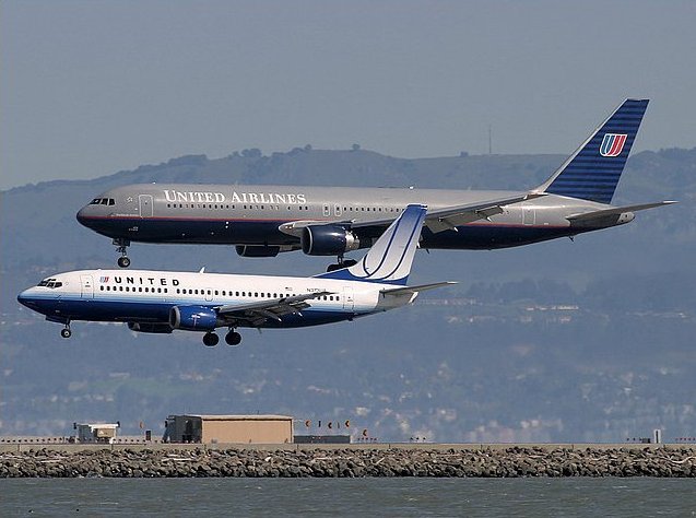 ATERRIZAJE EN PARALELO  BARCOS AVIONES