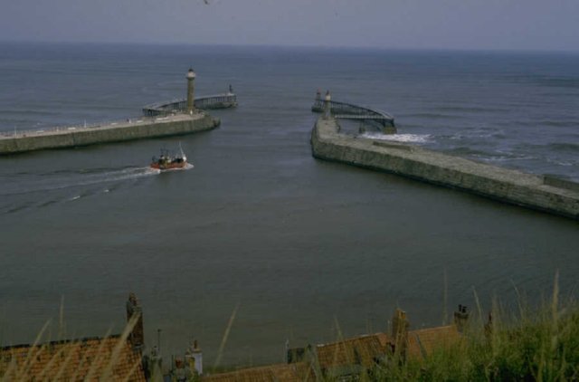 BOCANA PUERTO  BARCOS AVIONES
