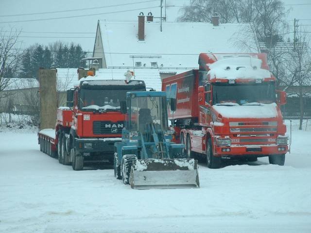 CAMIONES EN LA NIEVE  BARCOS AVIONES