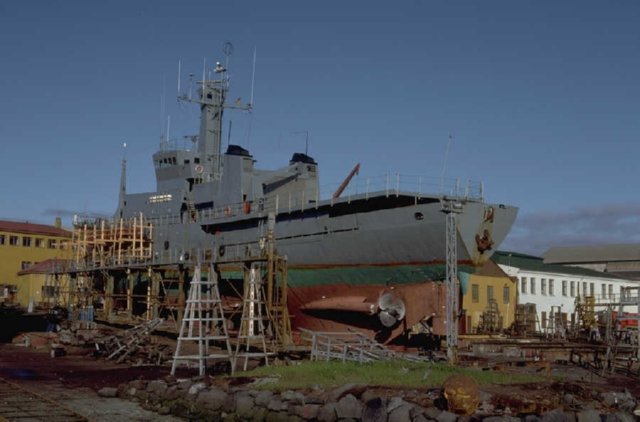 DIQUE SECO  BARCOS AVIONES