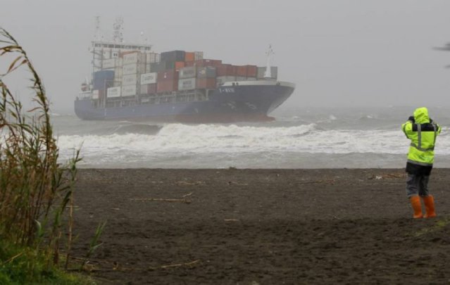 FONDO DE ARENA  BARCOS AVIONES