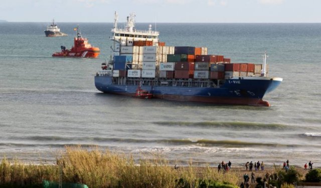 INTENTAR REFLOTAMIENTO  BARCOS AVIONES