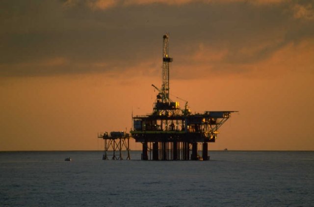 PLATAFORMA PETROLIFERA  BARCOS AVIONES